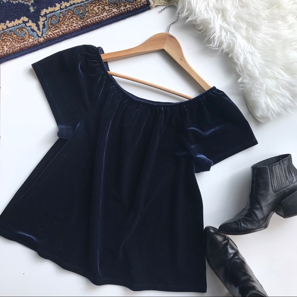 GAP Tops - GAP • Velvet off the shoulder top